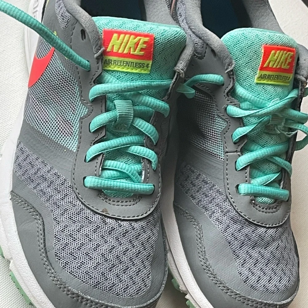 Womens nike athletic relentless sneakers